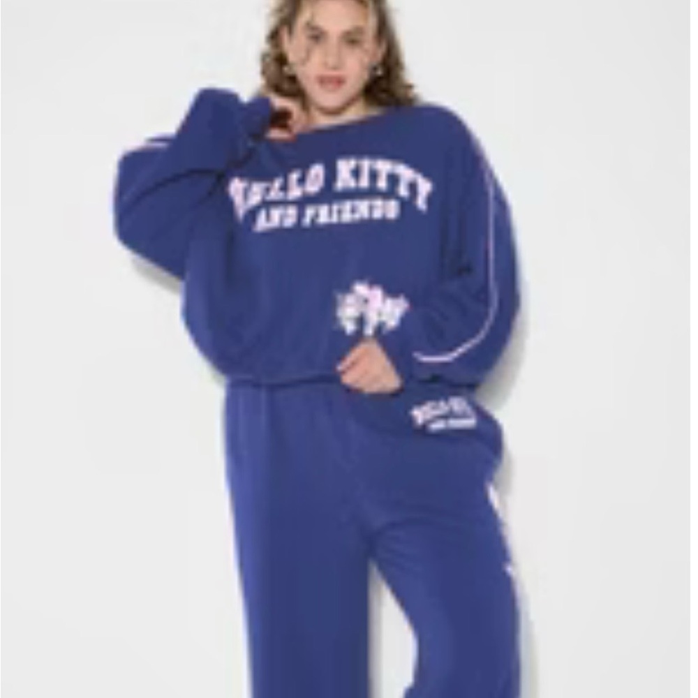Women's Hello Kitty & Friends
Bubble Hem Graphic Sweatsuit-Navy Blue 3X